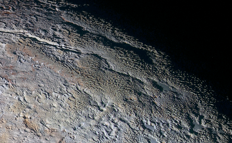 Las montañas Tartarus Dorsa, en Plutón. Foto: NASA